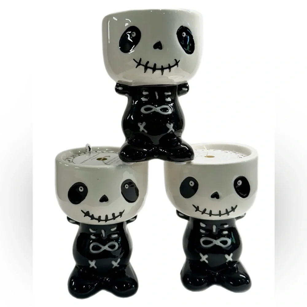 NEW Cupcakes & Cashmere "Pumpkin Patch" 5 oz. Halloween Candle - Picture 6 of 8